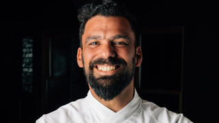 "5,000 איש ממתינים לשולחן, מתחננים להיכנס"