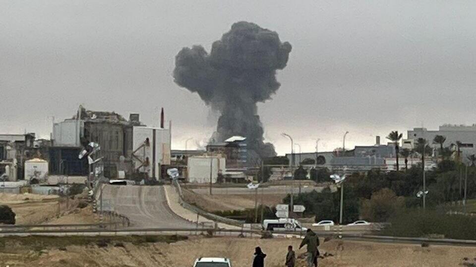 Photo: Social media נפילת טיל ששוגר מאיראן בנגב