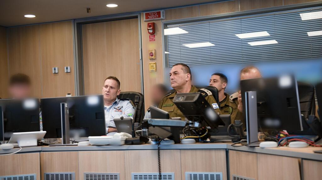 הרמטכ״ל לפני היציאה למבצע