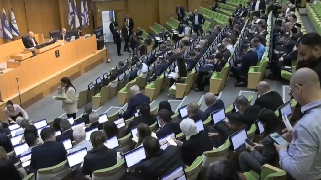מחטף לילי דרמטי בכנסת: אושרו מאות מיליונים לחרדים במסלול עוקף יועמ"שית