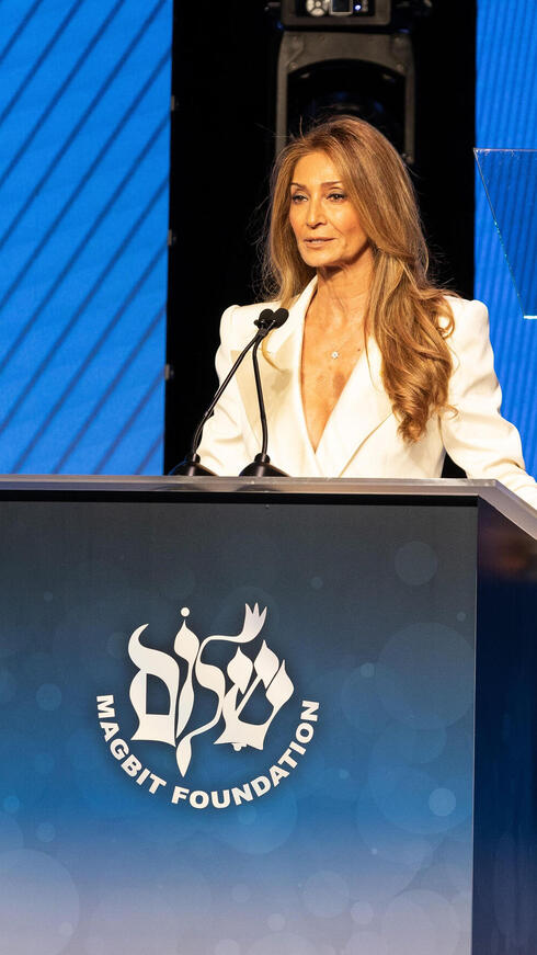 דורה נזריאן באירוע גאלה למען ישראל