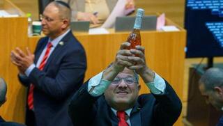 האיומים המרומזים - והעתירה נגד חוק עונש מוות