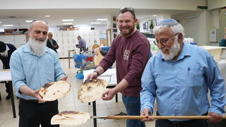 הכנת מצות לפסח בקריית שמונה