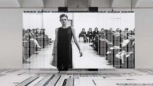 התערוכה "הלמוט לאנג: פרקטיקת עבודה 2005-1986"