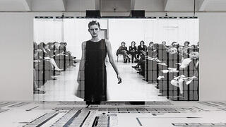 התערוכה "הלמוט לאנג: פרקטיקת עבודה 2005-1986"