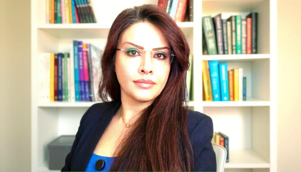 Arezoo Karimi, an economic journalist, says that even if Iran’s regime and the United States reach a possible deal, Iran’s economic collapse cannot be reversed in the short term 