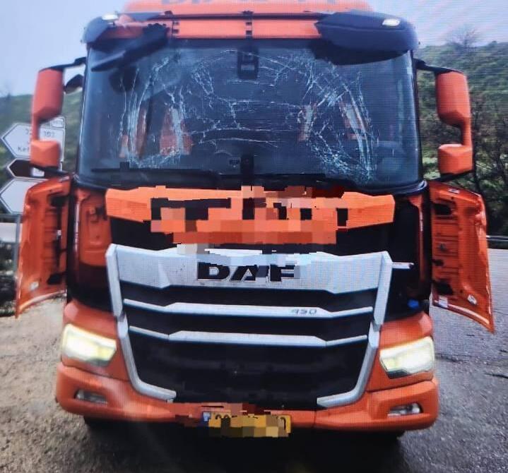 Пострадавший грузовик (Фото: МАДА) המשאית שנפגעה מכטב"ם בצפון