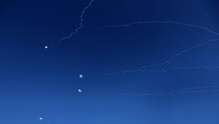 שיגורים רצופים לנגב; הותקף מתקן פטרוכימי בתבריז