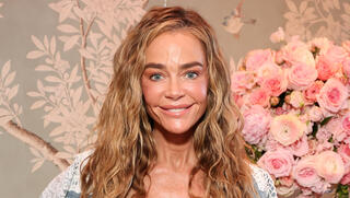 לדניס ריצ'ארדס אין בעיה לספר על מה שהיא עברה