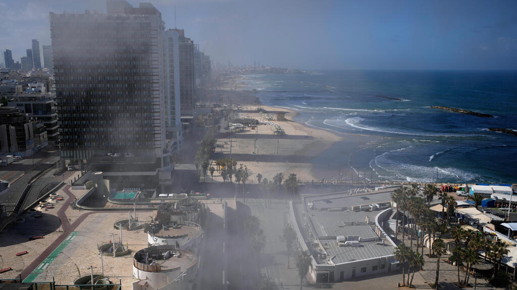 עשן על קו החוף בת"א