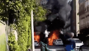 כלי רכב בוערים בפתח תקווה