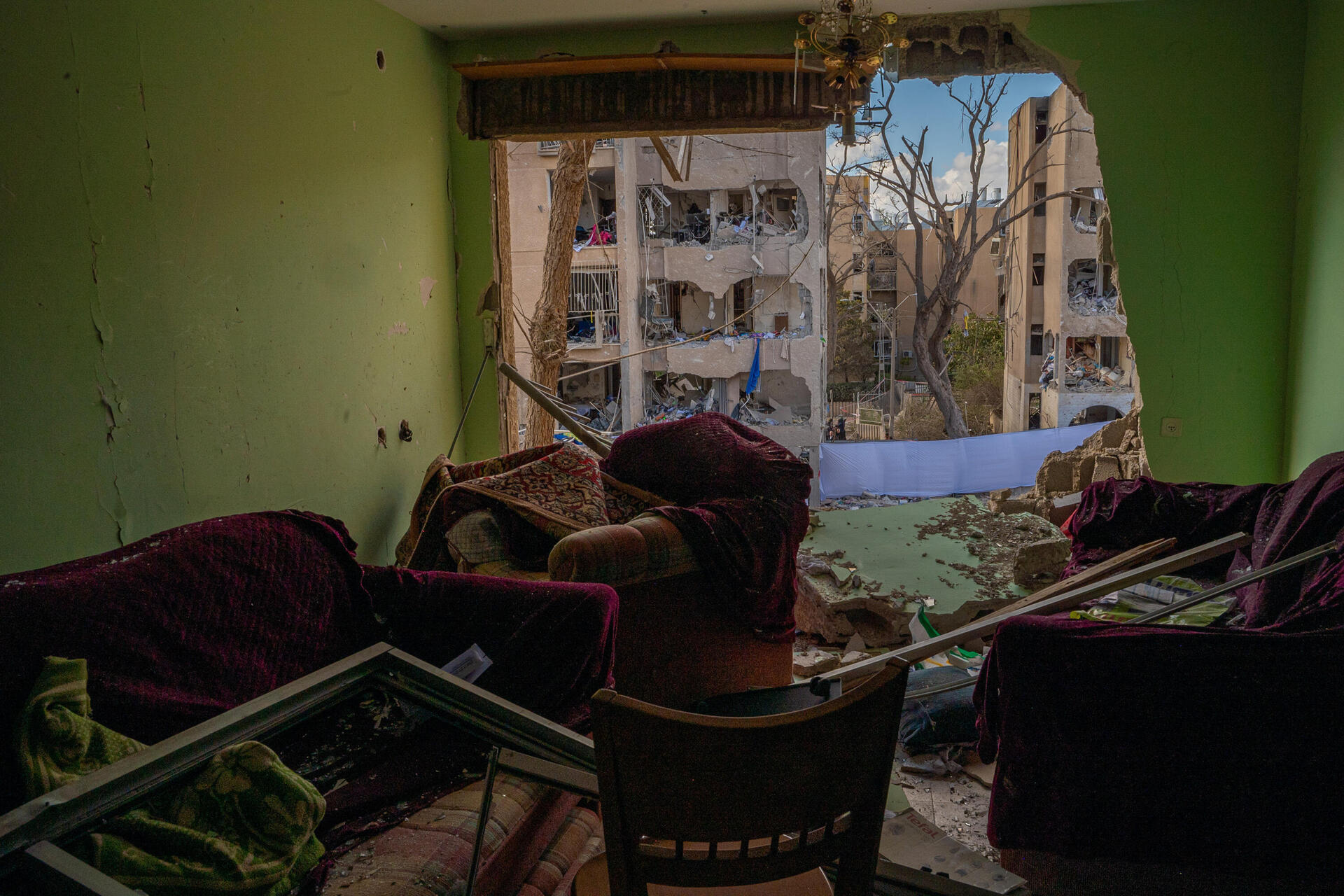 הרס בערד לאחר פגיעת הטיל 