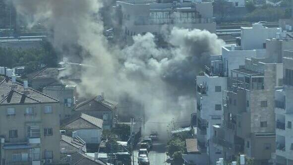 Iranian cluster munition hits Bnei Brak (Photo: Fire and Rescue Services) נפילה בבני ברק