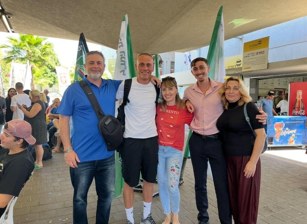 תמונה משפחתית של סמ"ר מקסים אנטיס ז"ל