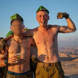 סמ"ר מקסים אנטיס שנפל בקרב בדרום לבנון וחברו הטוב סמ"ר י' מסיירת נח"ל