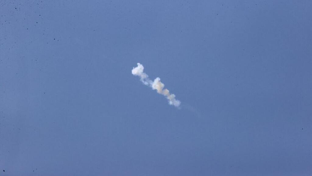 דיווחים על נפילה בנגב, אחרי ירי מאיראן לצפון; צה"ל תוקף מפקדות חיזבאללה בביירות