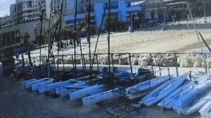 נפילה במועדון גלישה בתל אביב 