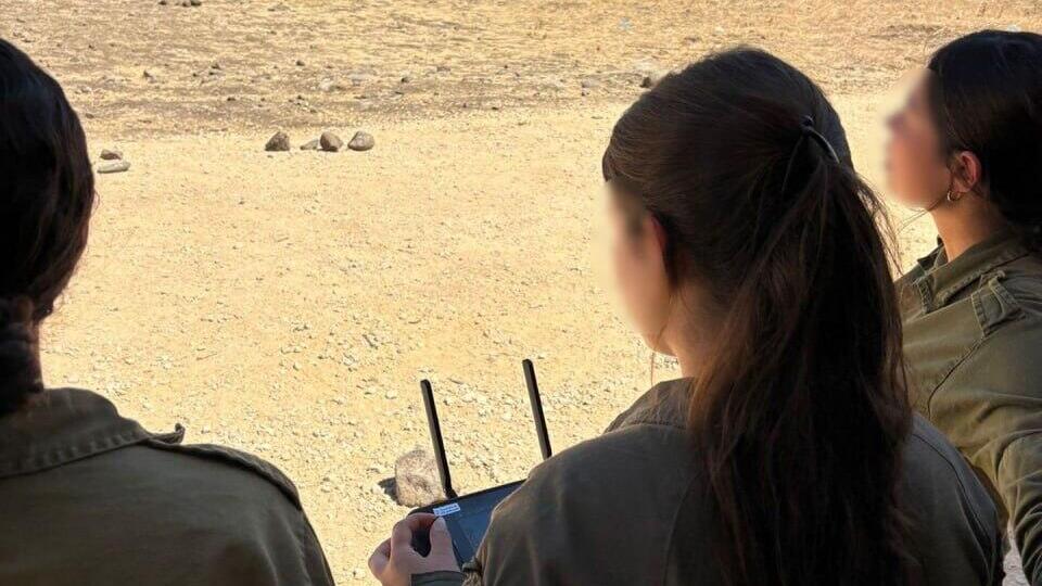 לוחמים ולוחמות בשטח בפסח