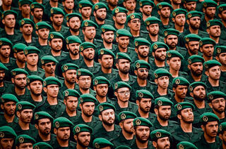 איראן: משמרות המהפכה משתלטים על מוקדי הכוח