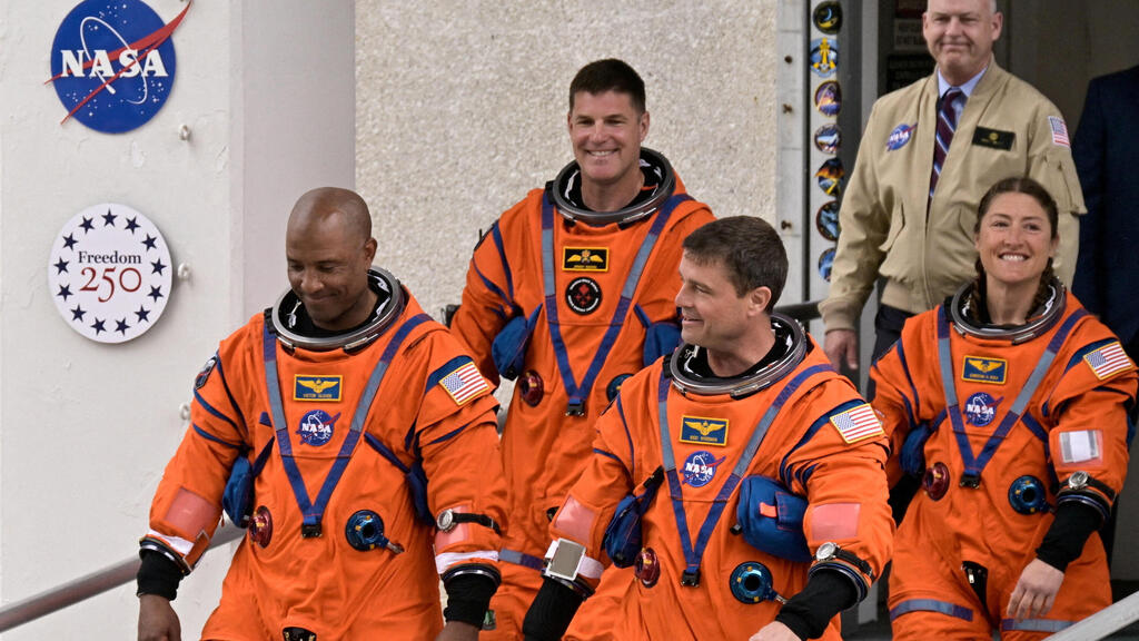 ארבעת האסטרונאוטים כמה שעות לפני השיגור