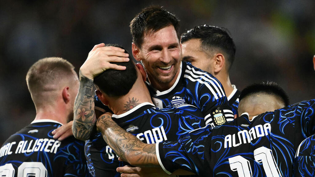 מסי והחברים חוגגים