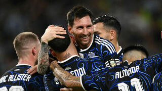 מסי והחברים חוגגים