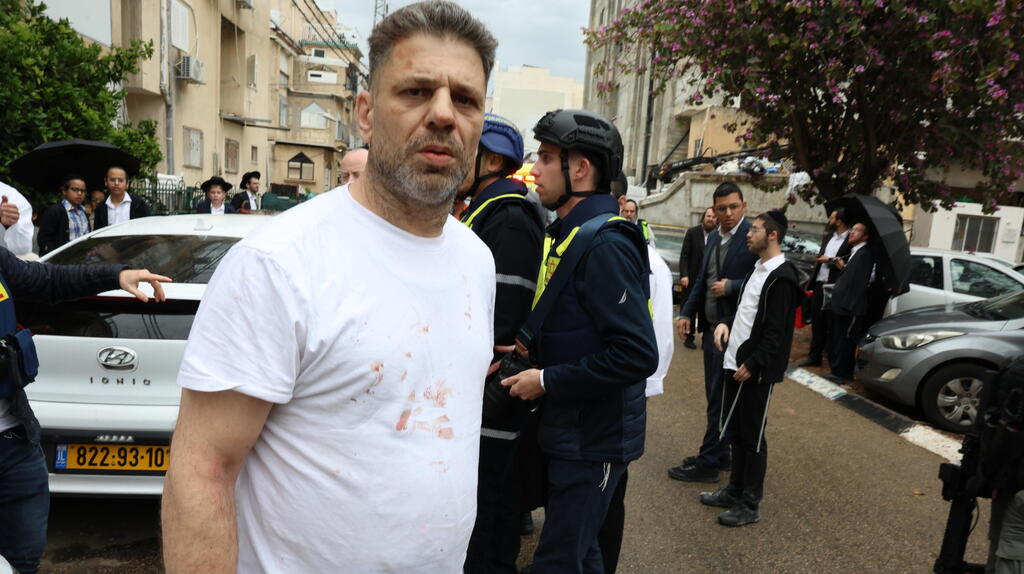 אב שבנותיו נפגעו בבני ברק