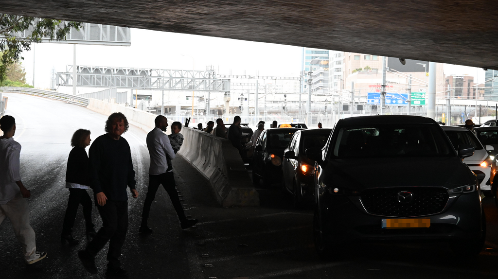 תופסים מחסה בדרך לארוחת החג