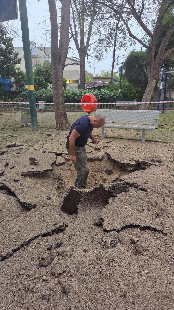 נפילה בגן שעשועים בפתח תקווה