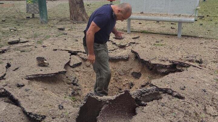 נפילה בגן שעשועים בפתח תקווה