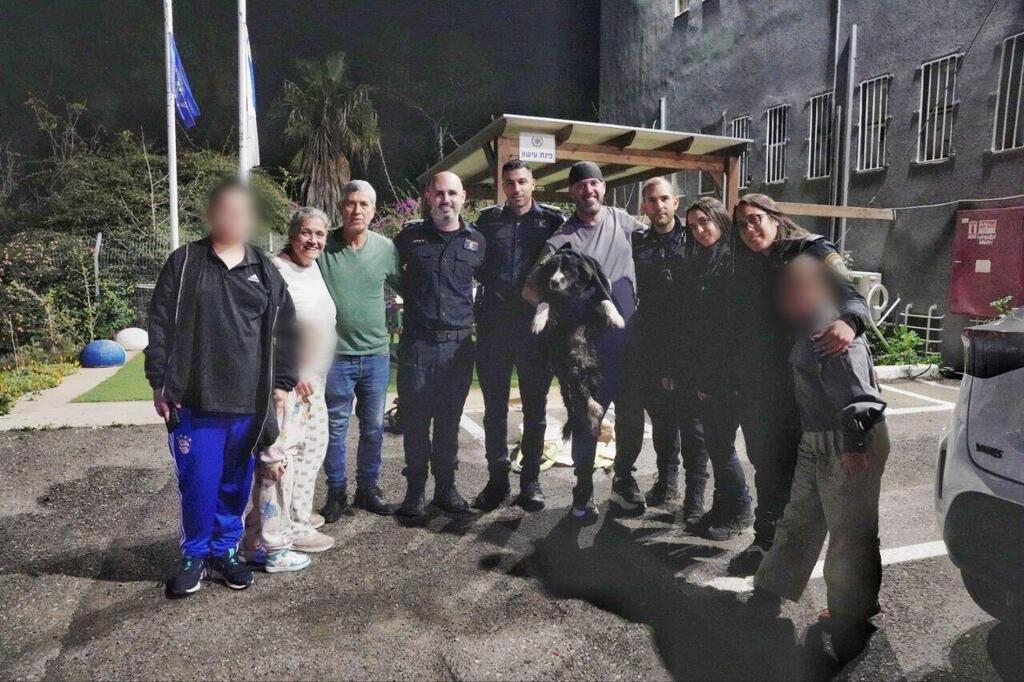 השוטרים, לוחמי מג"ב והבעלים של לאקי עם הכלב