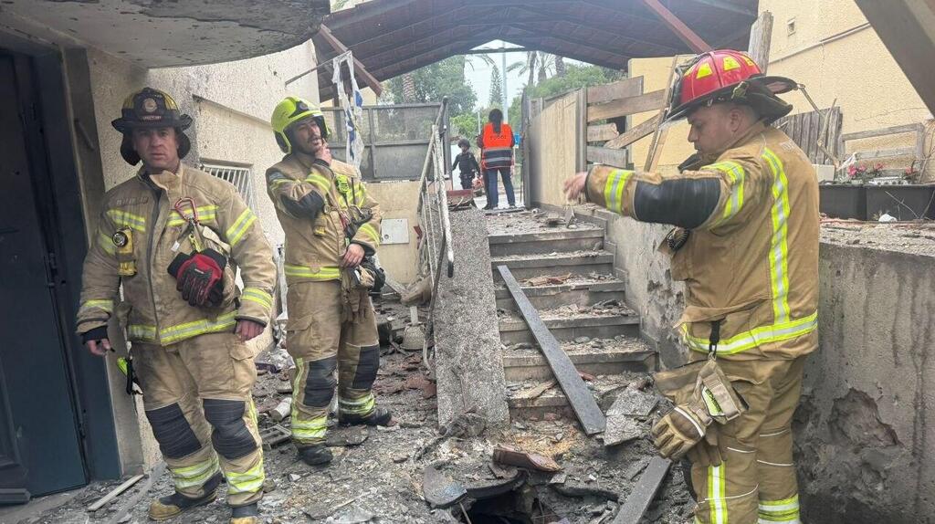 נזק מפצצה מטיל מתפצל בראש העין