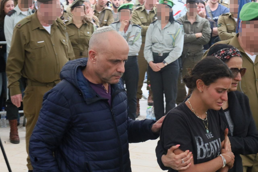 הלווייתו של סמל ראשון גלעד הראל בבית העלמין במודיעין