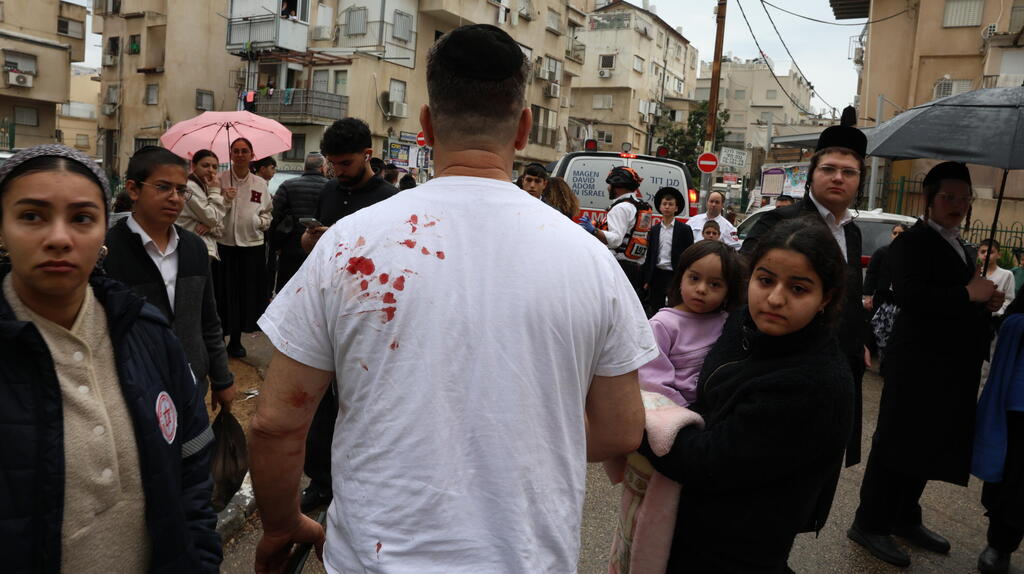 אבא שבנותיו נפגעו בבני ברק