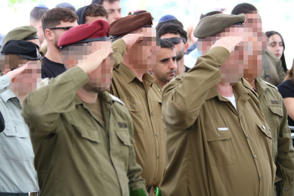 הלווייתו של סמל ראשון גלעד הראל בבית העלמין במודיעין