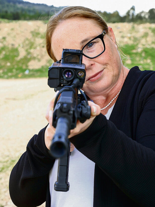 Michal Mor, CEO of Smart Shooter (Photo: Elad Gershgoren) מיכל מור, מנכ"לית סמארט־שוטר. "המציאות עלתה על כל דמיון"