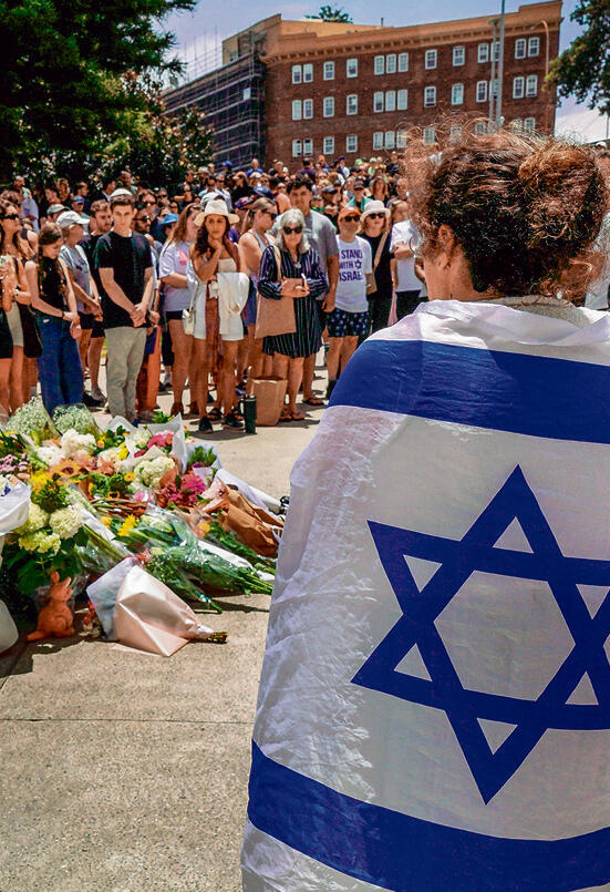 האזכרה לנרצחים בחוף בונדיי בסידני. חשים את האיבה כלפי ישראל וסובלים בעצמם מאנטישמיות