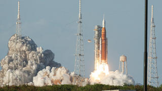 צופים בשיגור ההיסטורי