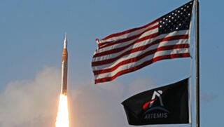 ארטמיס 2 שוגרה: לראשונה מ-1972 בני אדם בדרך לירח