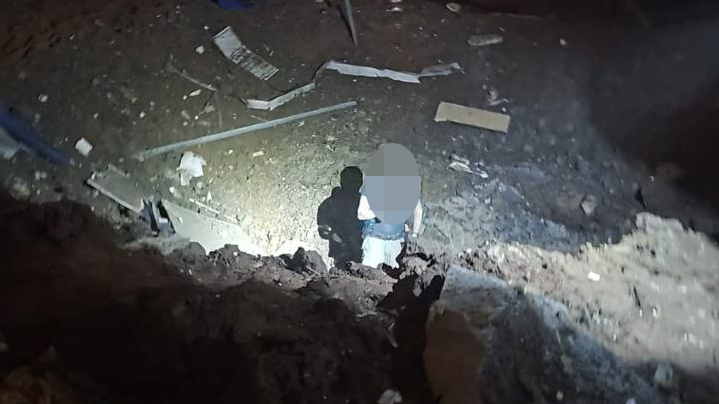 בור ענק מהפגיעה בפתח תקווה