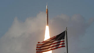 ארטמיס 2 שוגרה: לראשונה מ-1972 בני אדם בדרך לירח