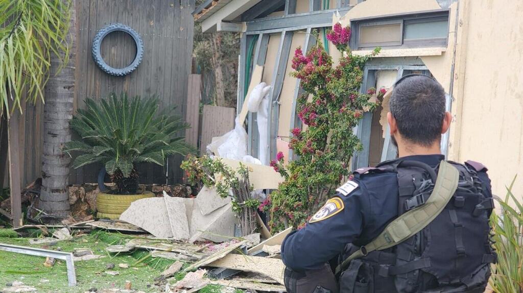 שוטר בזירת הנפילה בקריית שמונה