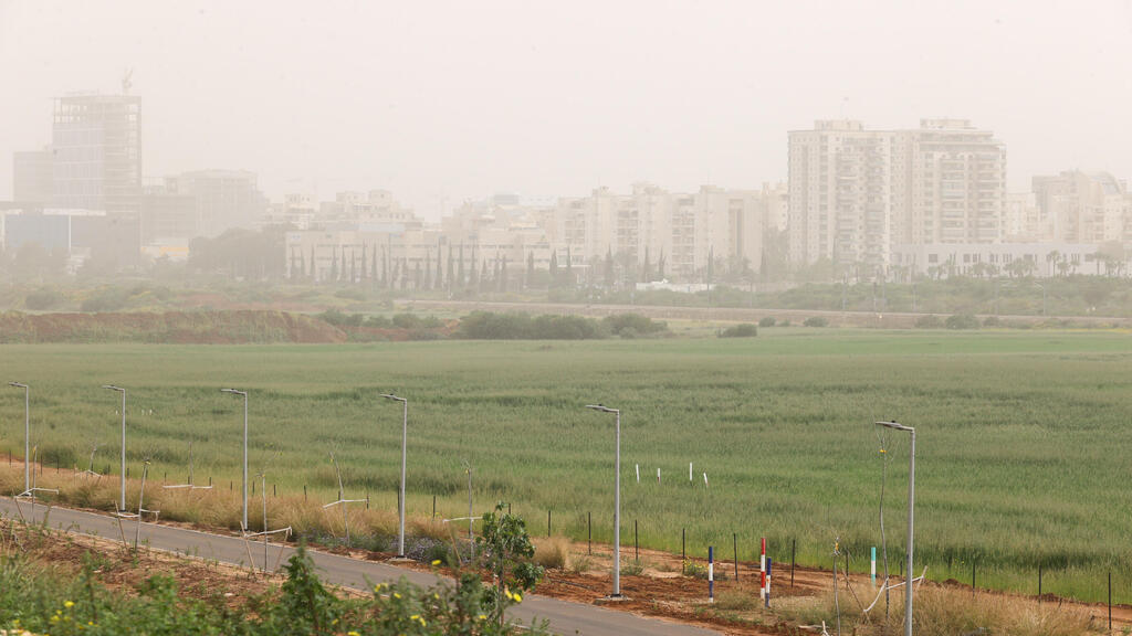 Haze in Netanya (Photo: Ido Erez) אובך וערפל בנתניה