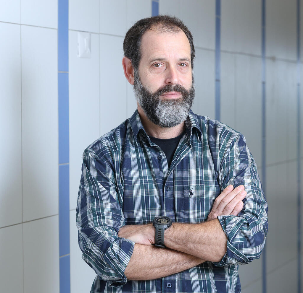 "חייבים לדעת לחיות ביחד".  דניאל הרץ, מורה