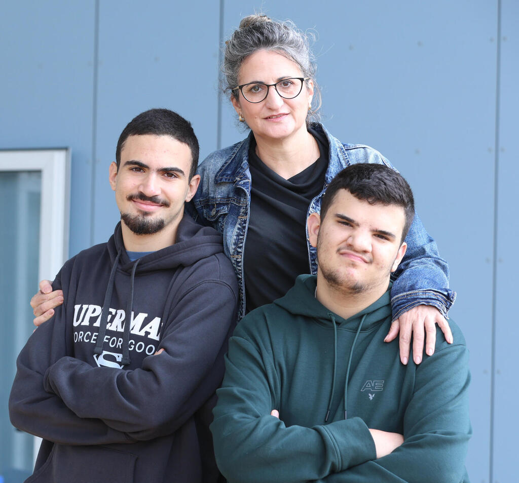 "לראות את  האחר". הילה  סירקיס וילדיה אלון ודרור