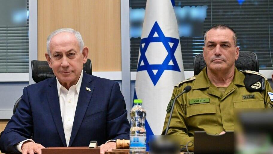 Prime Minister Benjamin Netanyahu and IDF Chief of Staff Lt. Gen. Eyal Zamir (Photo: Kobi Gideon/GPO) ראש הממשלה בהערכת מצב בקריה