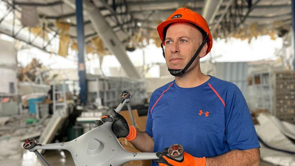 CEO Israel Vaserlauf in the destroyed factory (Photo: Courtesy of Aero Sol) וסרלאוף במפעל ההרוס