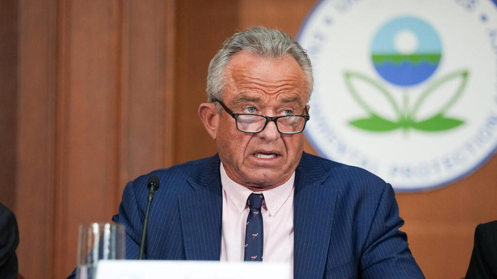 Health Secretary Robert F. Kennedy Jr. (Photo: REUTERS / Ken Cedeno) שר הבריאות האמריקני רוברט פ. קנדי ג'וניור הכריז על מלחמה במיקרופלסטיק