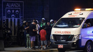 אמבולנס בסמוך לאצטדיון של אליאנזה לימה