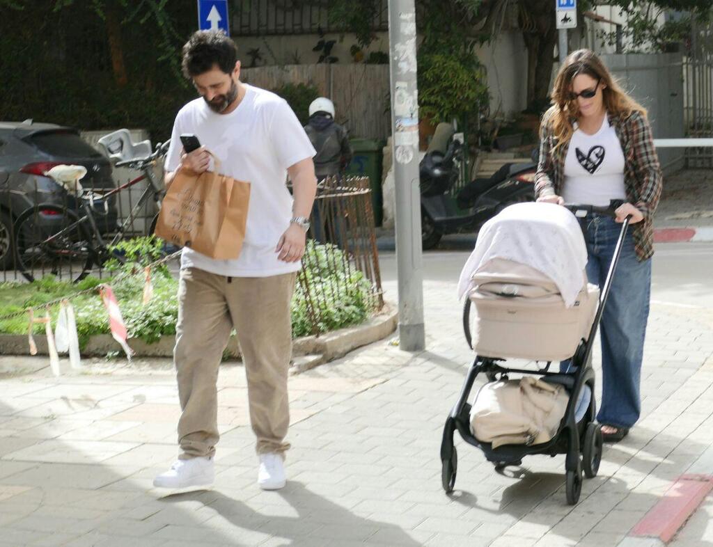 אם תהיה אזעקה נוכל לעלות אליכם? (צילום: אמיר מאירי ) פפראצי יהודה לוי דנה פרידר